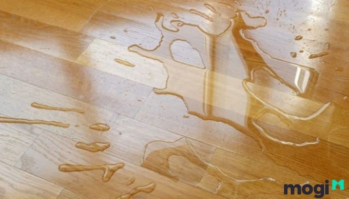 Gỗ MDF chịu nước cũng thuộc loại mặt trơn, nhưng đã được gia cố bằng keo chịu nhiệt trong quá trình sản xuất.
