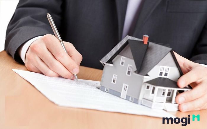 Khi thực hiện khiếu nại bằng đơn, người khiếu nại phải cung cấp đầy đủ thông tin và chi tiết về nội dung tranh chấp trong đơn khiếu nại.
