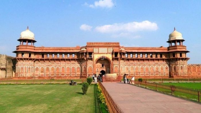 Pháo đài Đỏ Agra là một trong những di tích kiến trúc nổi bật và lâu đời nhất tại Ấn Độ