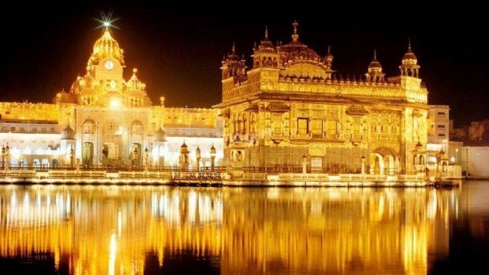 Đền Vàng (Harmandir Sahib) là một trong những biểu tượng tâm linh đặc biệt quan trọng đối với tín đồ đạo Sikh
