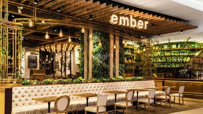 Mẫu quán cafe cổ điển mang đậm phong cách Châu Âu, được thiết kế tinh tế và sang trọng tại Sài Gòn.