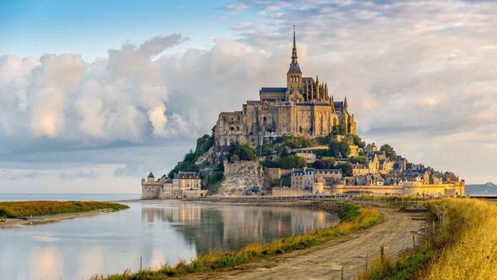 Đảo Tu viện Mont-Saint-Michel – Pháp
