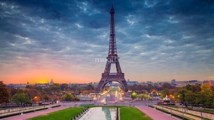 Tháp Eiffel – Biểu tượng kiến trúc nổi tiếng của Paris