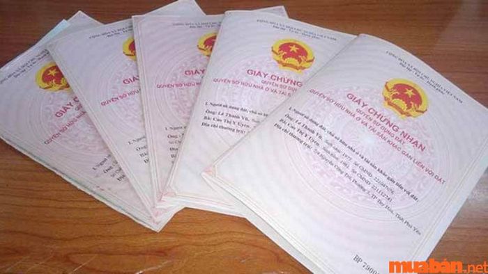 nên mua nhà có sổ đỏ hay sổ hồng
