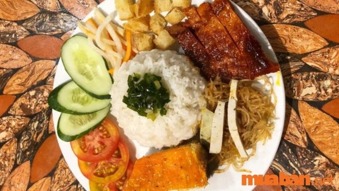 Quán ăn ngon quận 8 - Quán chay Hội Ngộ, nơi lý tưởng cho những ai yêu thích các món chay đa dạng và ngon miệng.