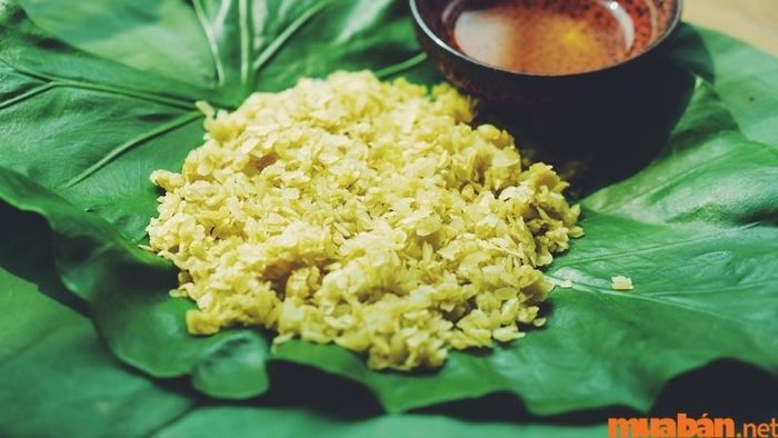 Cốm làng Vòng là một trong những đặc sản nổi tiếng, nổi bật với hương vị thuần khiết, làm say lòng mọi thực khách.