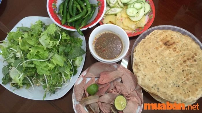 Quán bê thui 77 – Địa chỉ lý tưởng để thưởng thức món bê thui thơm ngon, một trong những quán ăn ngon quận 8 mà bạn không thể bỏ qua.