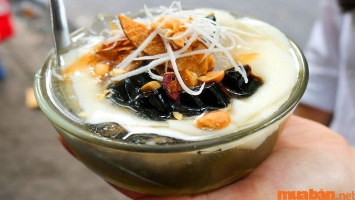 Tào phớ Hà Nội đã được sáng tạo thêm nhiều loại topping hấp dẫn, mang lại hương vị mới lạ