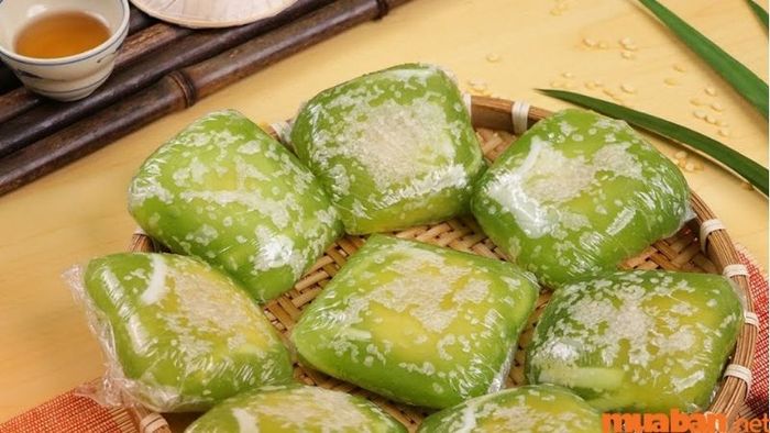 Phố Hàng Than là nơi bạn có thể dễ dàng tìm thấy bánh xu xê được bày bán quanh năm.
