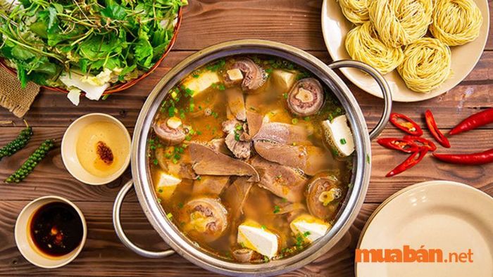Quán Lẩu Bò Phú Gia