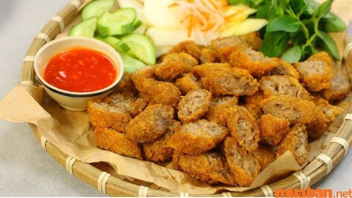 Nem chua rán – món ăn vặt nổi bật và yêu thích tại Hà Nội