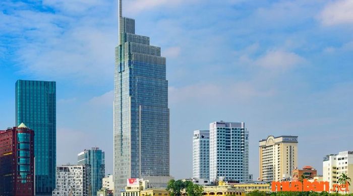 Vietcombank Tower, tòa nhà cao tầng nổi bật tại Quận 1, sở hữu vị trí đẹp và tiềm năng phát triển vượt trội.