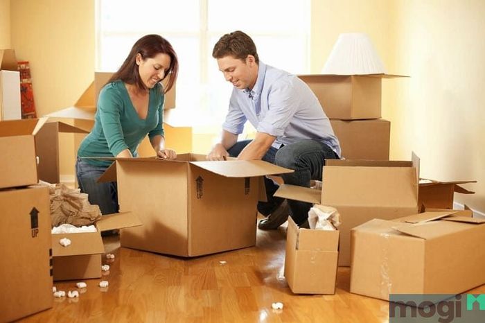 Những món đồ ít sử dụng, bạn có thể đóng hộp và cất gọn lại để tiết kiệm không gian.