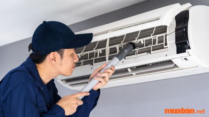 Vệ sinh máy lạnh thường xuyên để duy trì hiệu quả hoạt động