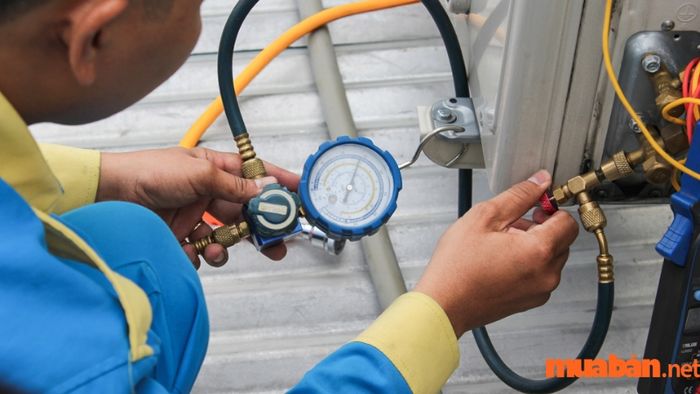 Hãy nhờ thợ sửa máy giặt chuyên nghiệp kiểm tra cảm biến mực nước nếu bạn không thể tự xác định nguyên nhân.