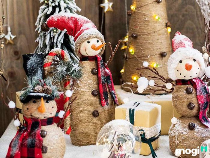 Trang trí Noel tại nhà là một cách tuyệt vời để mang không khí lễ hội vào không gian sống của bạn, tạo ra những khoảnh khắc ấm áp và vui vẻ bên gia đình và bạn bè trong mùa Giáng Sinh.