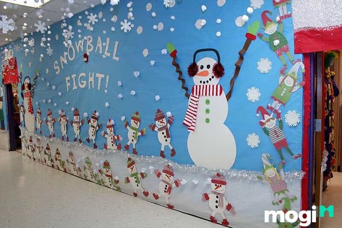Tự do sáng tạo và trang trí Noel cho lớp học trên những bức tường, biến không gian trở nên sinh động và đầy màu sắc Giáng Sinh.
