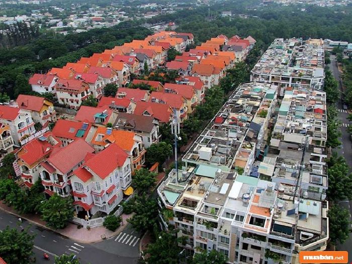 Vì Bình Chánh có mật độ dân cư cao, nhu cầu về nhà ở ở đây cũng rất lớn.