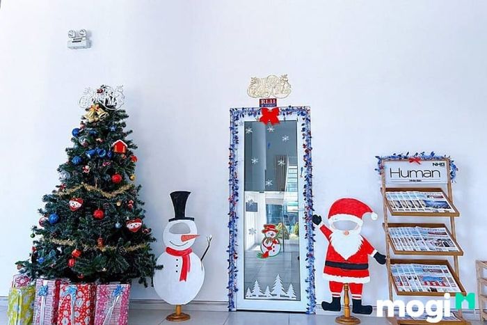 Trang Trí Lớp Học Mừng Noel Với Hình Ảnh Ông Già Noel