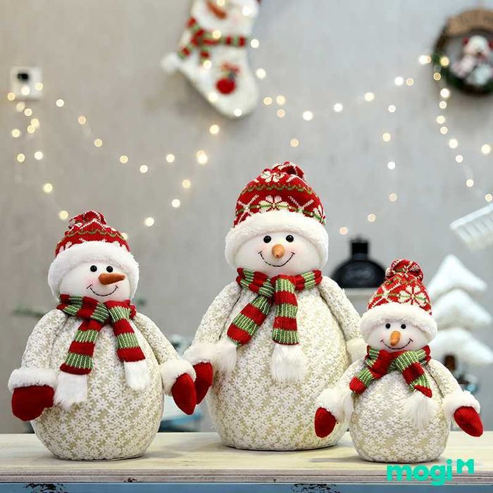 Màu sắc trong trang trí Noel cho lớp học cần phải hòa hợp với chủ đề chung của mùa lễ, tạo nên một không gian ấm cúng và rực rỡ.