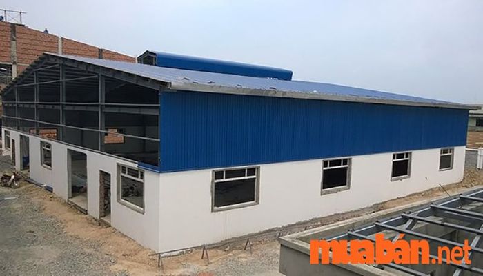 Mẫu nhà xưởng đơn giản bằng tôn