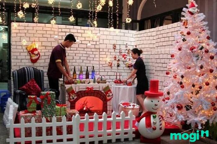 Trang Trí Noel Cho Lớp Học Với Hàng Rào Mẫu 1 Tinh Tế