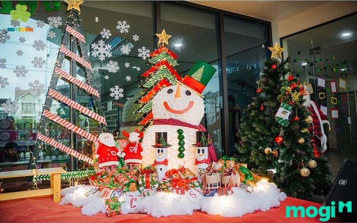 Trang Trí Noel Cho Lớp Học Mầm Non Với Những Món Đồ Dễ Thương