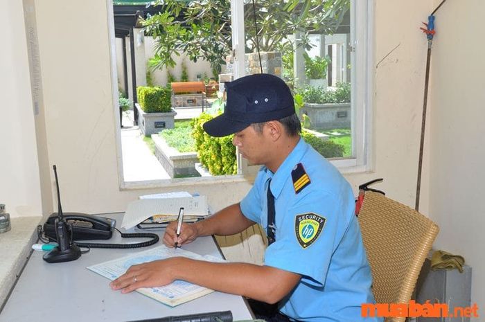 Công việc bảo vệ tại trường học