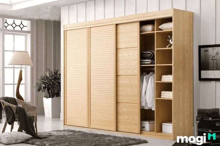 Mẫu tủ quần áo làm từ gỗ dổi thường có thiết kế đẹp mắt, với độ bền cao, mang đến không gian lưu trữ tiện lợi và sang trọng.