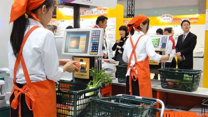 Mô tả công việc thu ngân nhà hàng trong quá trình thực hiện thanh toán cho khách hàng