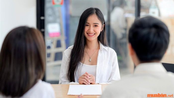 Thể hiện sự lịch sự, chân thành và sử dụng ngôn từ tinh tế khi đặt câu hỏi cho nhà tuyển dụng