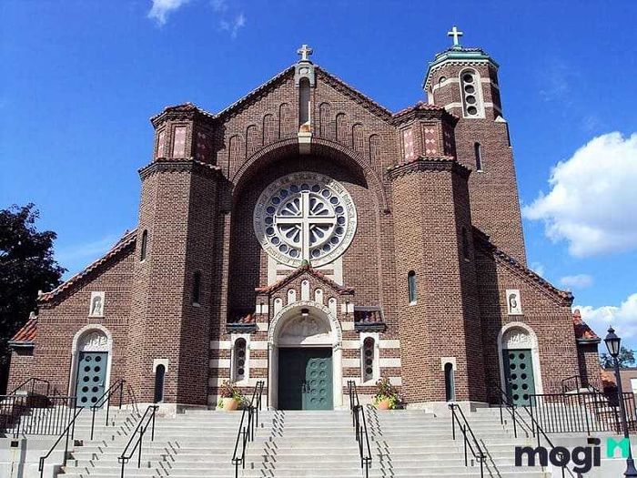 Kinh tế phục hồi đã tạo điều kiện cho sự phát triển mạnh mẽ của kiến trúc Romanesque.