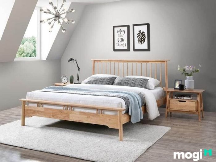 Giường gỗ dổi mang đến hương thơm tự nhiên đặc trưng, được rất nhiều người yêu thích vì sự dễ chịu và thư giãn mà nó mang lại.