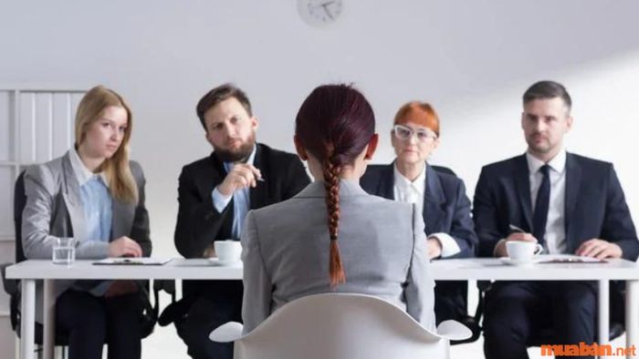 Tránh hỏi những câu hỏi quá dài hoặc lan man