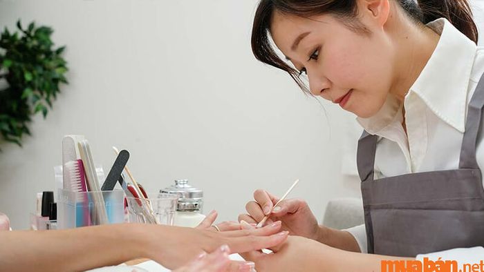 Dịch vụ làm đẹp tại nhà đang trở thành xu hướng với các dịch vụ thẩm mỹ, chăm sóc da và massage thư giãn tiện lợi và tiết kiệm.
