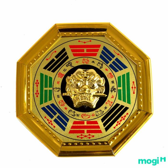 Sử dụng gương bát quái để bảo vệ và hóa giải các hung khí vào nhà.