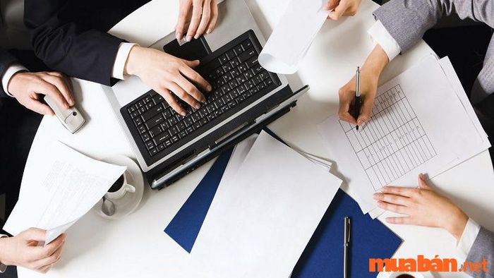 Vai trò của kế toán chi phí là giám sát và kiểm soát quản lý chi phí