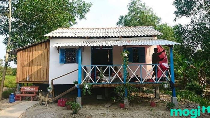 Nhà chống lũ là những công trình được thiết kế đặc biệt để bảo vệ người dân khỏi thiệt hại do nước lũ, đảm bảo sự an toàn và bền vững trong mùa mưa bão.