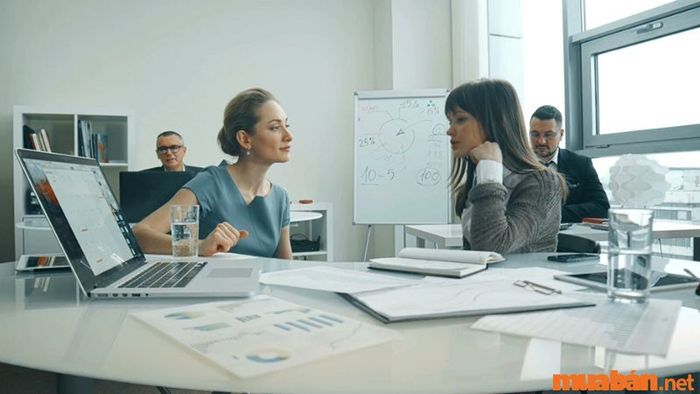 Nhân viên kinh doanh xuất nhập khẩu