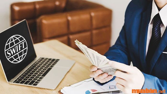 Nhân viên xử lý thanh toán quốc tế
