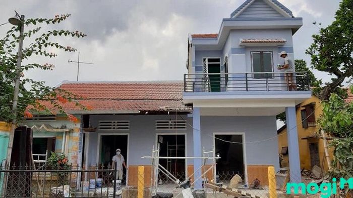 Nhà sàn chống lũ giúp bảo vệ an toàn cho cư dân trong mùa nước lũ, với cấu trúc chịu được sức nước và bảo vệ khỏi những tác động của mưa lũ.