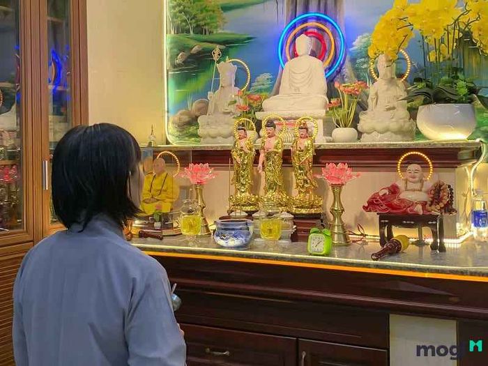 Bàn Thờ Phật Đơn Giản và Thành Tâm