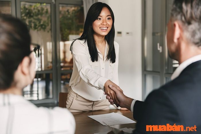 Top 10+ câu hỏi phỏng vấn chăm sóc khách hàng thường gặp nhất
