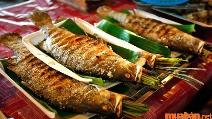 Cá nướng ớt xiêm xanh là món ăn được nhiều du khách yêu thích, mang đến hương vị độc đáo của Nha Trang.