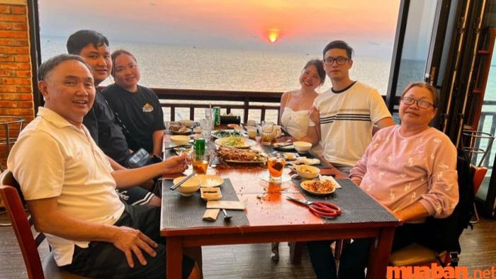 Lịch trình vui chơi ngày đầu tiên, buổi tối cho cả gia đình