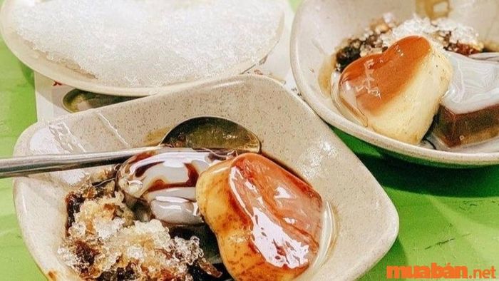 Nha Trang có nhiều món ăn hấp dẫn, trong đó Bánh Flan Đông Sương nổi bật với hương vị đặc biệt, mang đến trải nghiệm không thể quên.