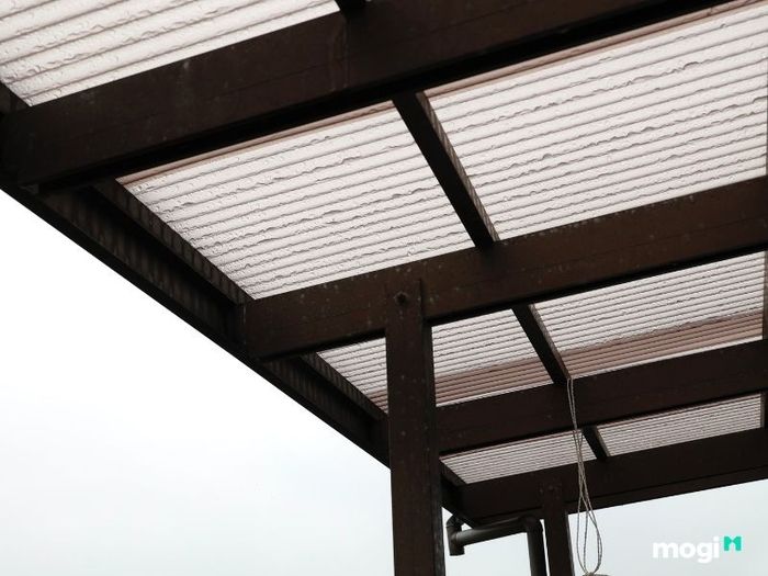 Bảng giá mái nhựa Polycarbonate cho sân thượng