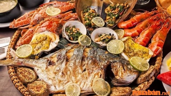 Mỗi ngày, hải sản tại Nha Trang đều được đánh bắt tươi mới, giữ nguyên hương vị biển cả