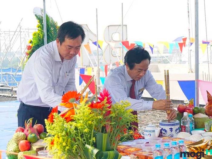 Lễ cất nóc nhà mái tôn