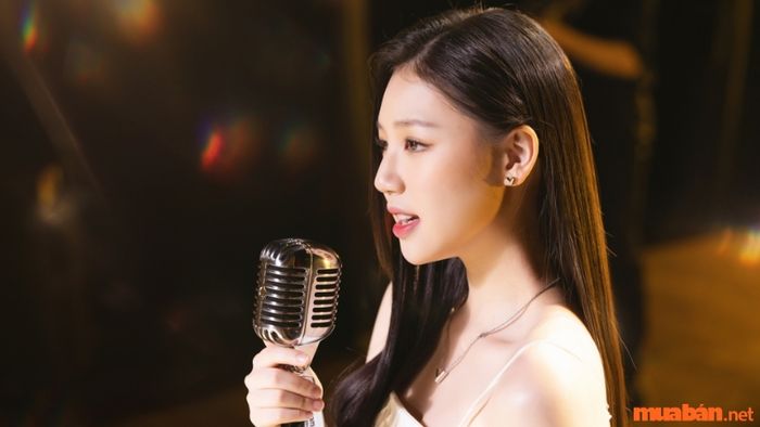 Vì sao thế hệ trẻ hiện nay lại sẵn sàng hy sinh để theo đuổi sự nghiệp ca sĩ? Câu hỏi này phản ánh sự đam mê và khao khát nổi tiếng trong lòng nhiều bạn trẻ.